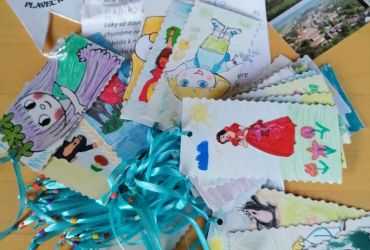 Záložky do knihy spojují