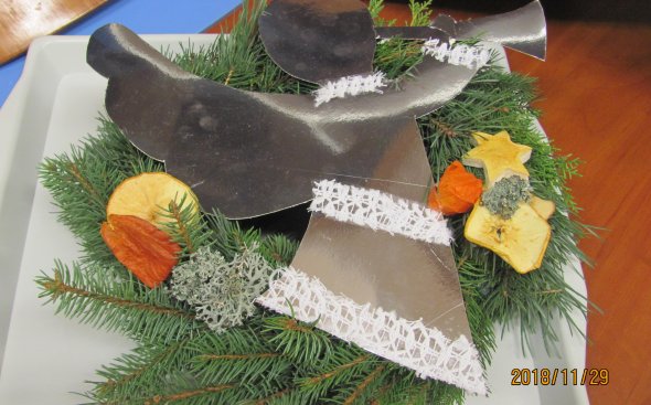 Adventní dílna ve ŠD - věnce, svícny