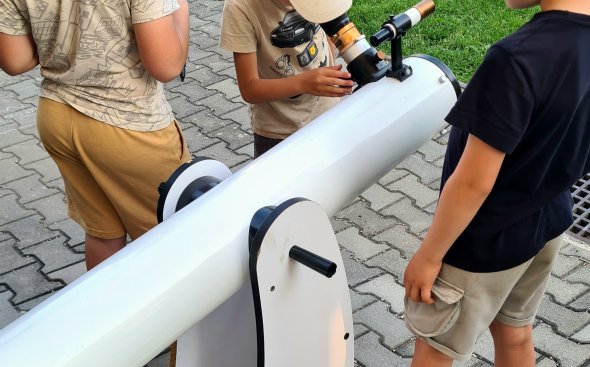 NOC POD HVĚZDAMI